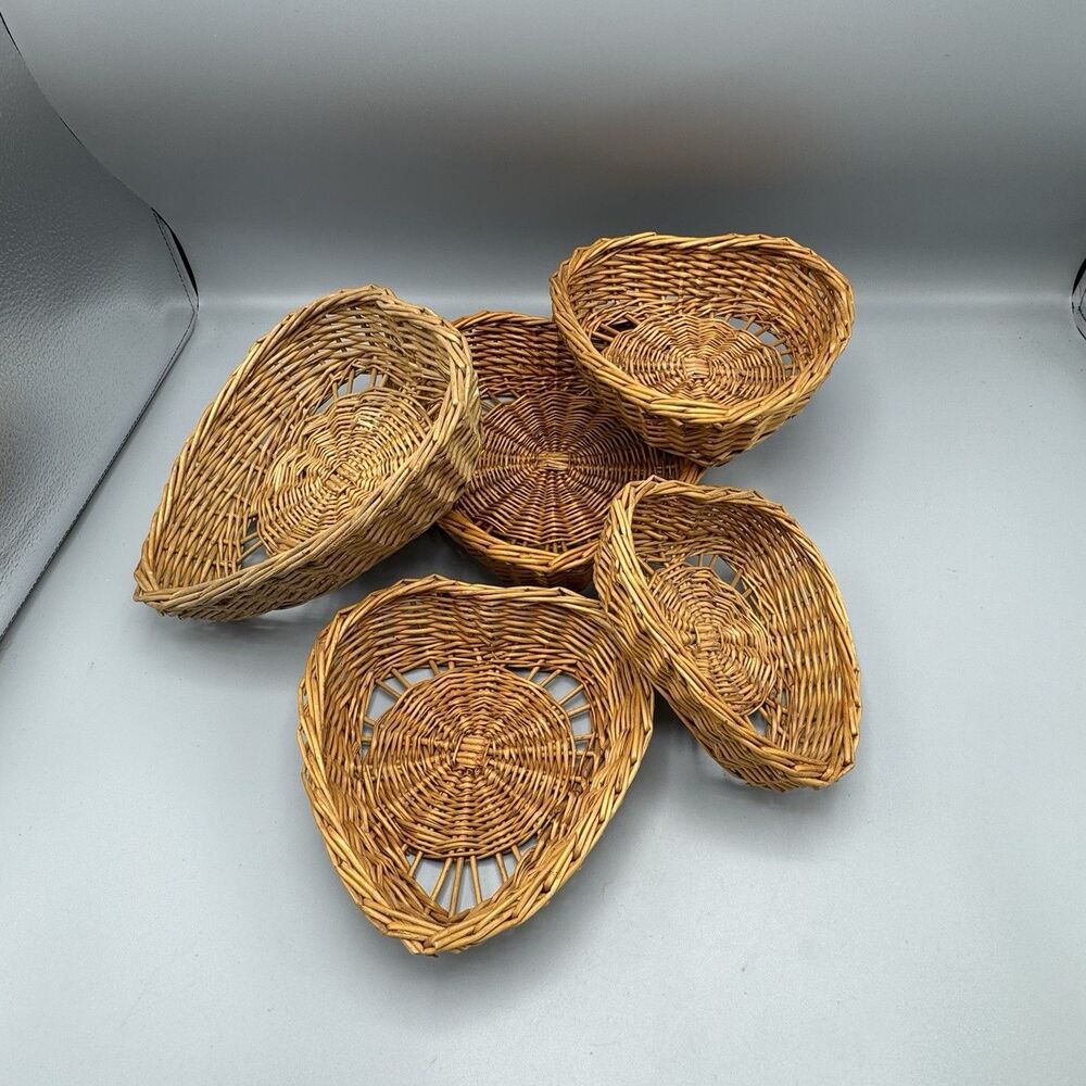Vtg 5 Nesting Wicker Rattan Heart Shaped Baskets Valentines Romance Wall Hanging